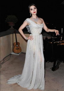 小岛秀夫红毯惊艳！左右两大美女环绕，独家合影曝光