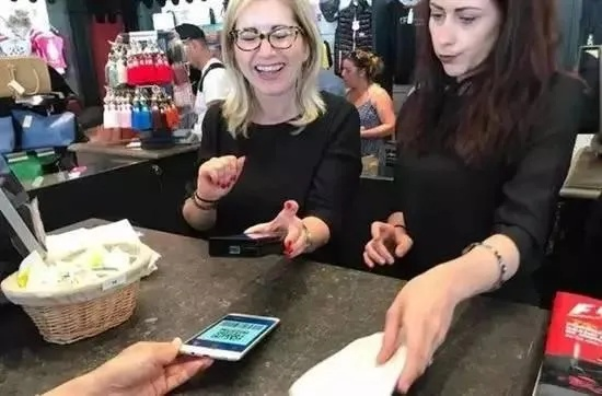 五一支付宝新支付方式爆火！老外惊呼“鹅妹子嘤”