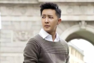 《张翰颠覆形象！40岁大叔挑战高中生，网友热议》