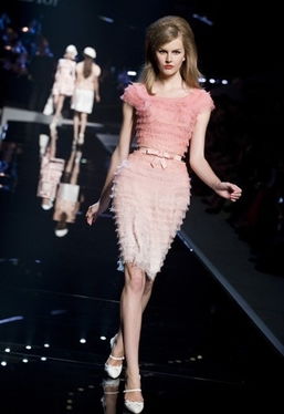 《缇安COS服装搭配染色秘籍，打造完美开放空间造型》