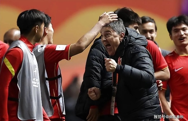 国足主帅下课风波：足协解约无赔偿，内幕揭秘！