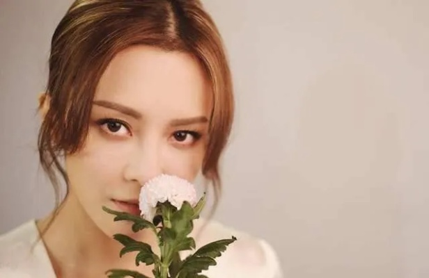 张曦雯回应被误认迪丽热巴：揭秘她为何不够火