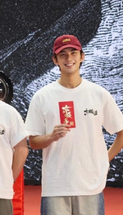 吴磊《东极岛》新造型：屁股造型大变样，颠覆形象！