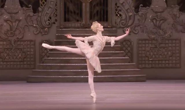 《芭蕾舞步中的战斗女王：揭秘《公主》预告》