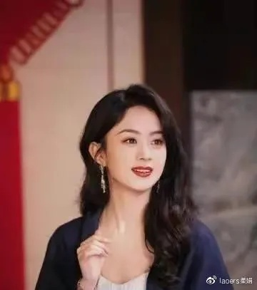 章子怡赞赵丽颖新角色帅，赵丽颖回应引热议