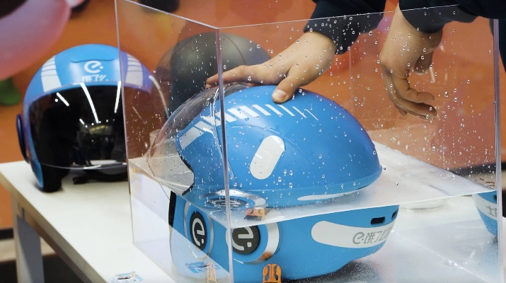 美团第100万顶智能头盔亮相：内置碰撞检测，蓝牙耳机畅玩无忧