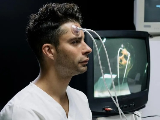 脑机接口手术首例成功，意念操控游戏新纪元