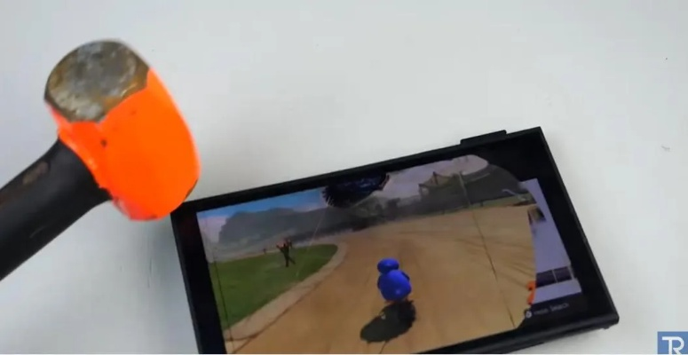 Switch 2耐砸神机：50锤不倒，极限测试见证坚毅！