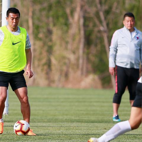 河南足球遭成都球迷侮辱，河南队强势回应！