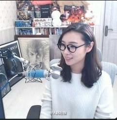 清华高颜值女孩直播引关注，父亲回应：暂时不同意！