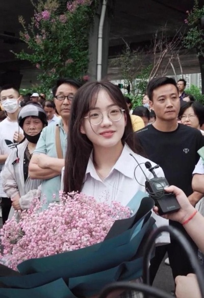 高考女神“扁担女孩”爆红！抖音严打26仿冒账号