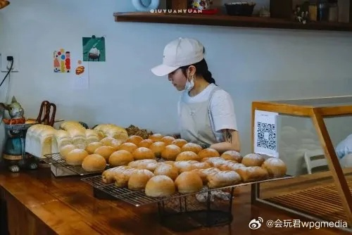 《神秘面包店走红：抗癌用户评论疑云，真相揭晓！》