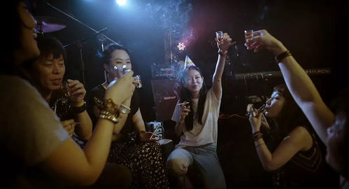 00后美女机长高空秀绝技，苏超表演飞机拉烟惊艳登场