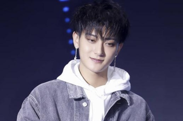 黄子韬婚姻疑云：粉丝热议，7天掉粉10万！