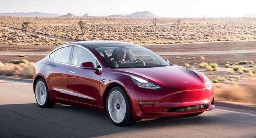 特斯拉库存爆满！揭秘“溢出停车场”的神秘车海