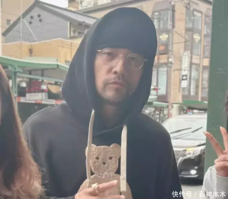 周杰伦日本近照曝光！强直性脊柱炎疑复发，粉丝心忧