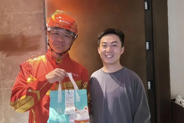 刘强东豪掷千金，外卖小哥喜提千元大礼！