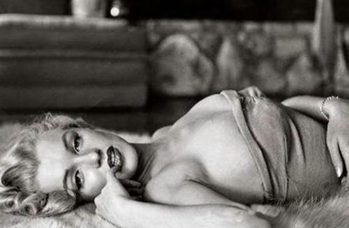 《剑星》女主臀部美学揭秘：性感背后的解剖哲学深度解析