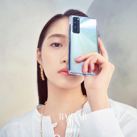 《太空杀》爱丽丝时装惊艳亮相，双面酒馆富豪场揭秘！