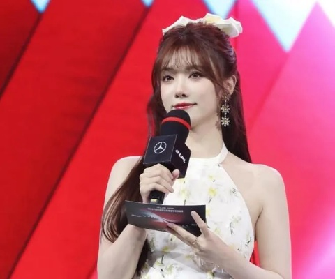 LPL女神主持助力《歌手》之夜，米奇姐火力全开！