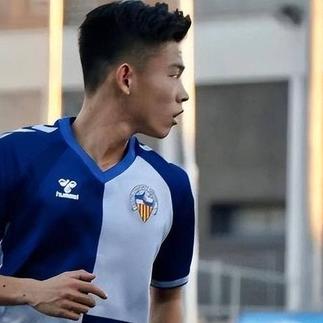 泰山陪爬男演员爆红！6单后接短剧，组内新秀引关注