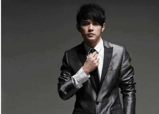 周杰伦患强直性脊柱炎？揭秘终身疾病真相