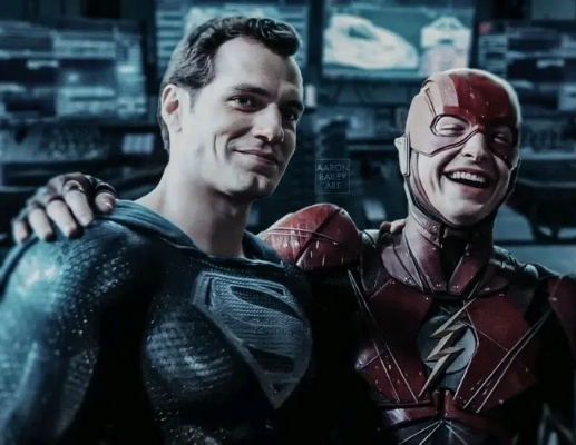 《闪电侠米勒3年后惊艳回归！撒丁岛电影节新造型亮相》