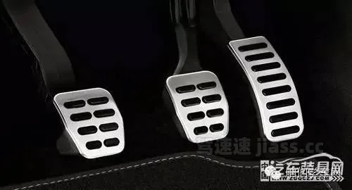 《日规新规！自动挡新车必备：油门防误踩安全装置大揭秘》