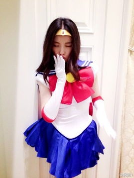 《芙莉莲COS秀：白毛精灵飞吻诱惑，快来一睹为快！》