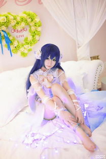 《芙莉莲COS秀：白毛精灵飞吻诱惑，快来一睹为快！》