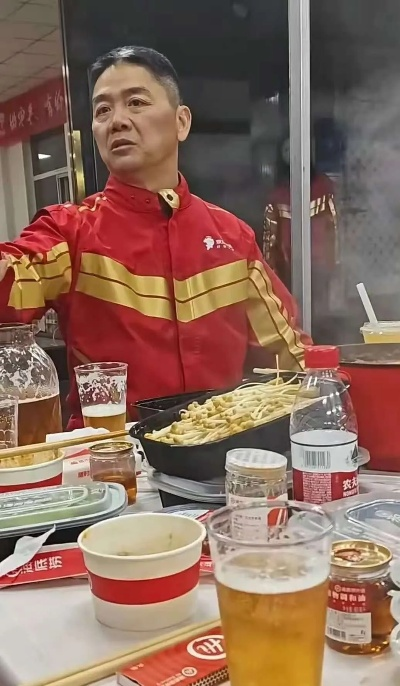 刘强东沙漠豪饮：洋河董事长同欢，家乡酒瓶吹挑战！