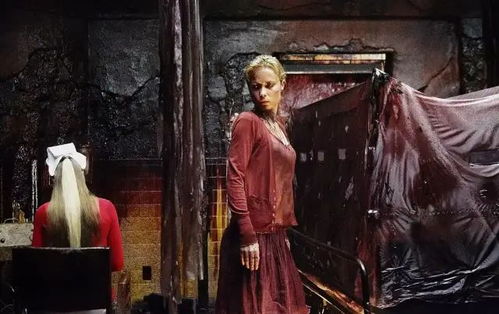 《寂静岭F》惊悚截图：JK服破碎，直面恐怖木偶怪物！