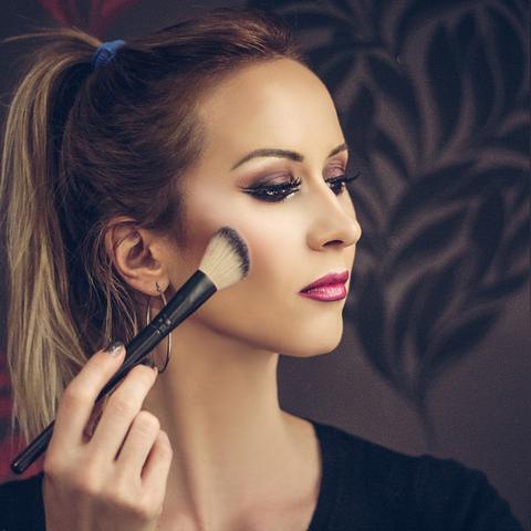 《美店主卖假苹果被捕！三级伪造罪引关注》