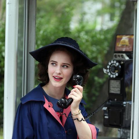 《超人》巴西红毯秀！蕾切尔·布罗斯纳罕黑裙美艳登场