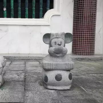 上海迪士尼英语广播引热议：发音标准吗？