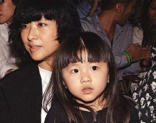 陈奕迅女儿陈康堤出道，颜值爆表！打几分？