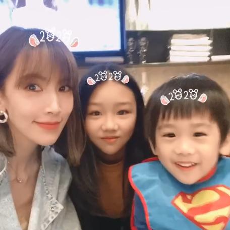 《超人新片》俊男靓女主演首映惊艳亮相