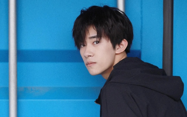 易烊千玺25岁圆梦：偶像变实力演员，跨越成长记