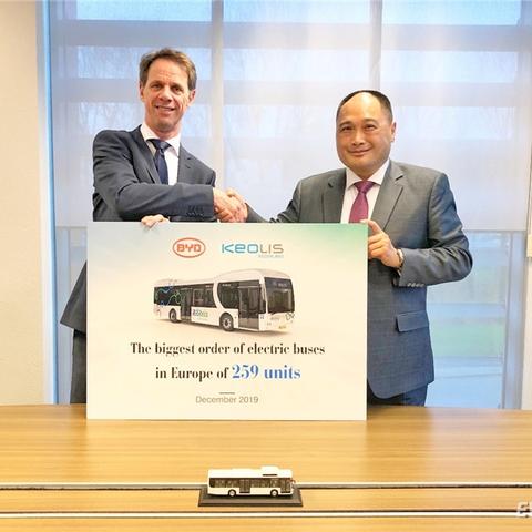 《塞尔之光》万人大服狂欢开启！福利大放送，速来领取！