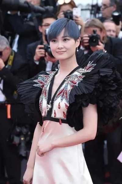 李宇春脱口秀揭秘：裙子非第二性征，某哥某爷尊称大揭秘