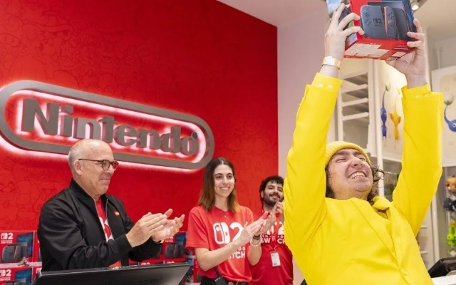 《任天堂总裁揭秘Switch2：三角洲行动主机版同步发售》