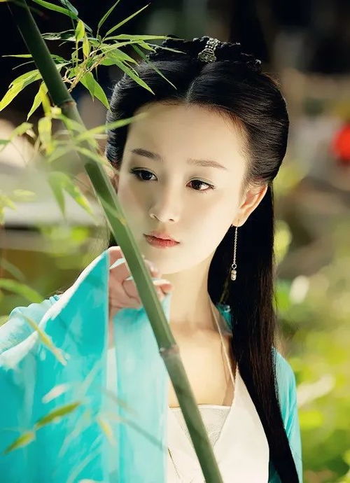 关晓彤脸小PK蒋欣，惊呆！明星脸型大对比