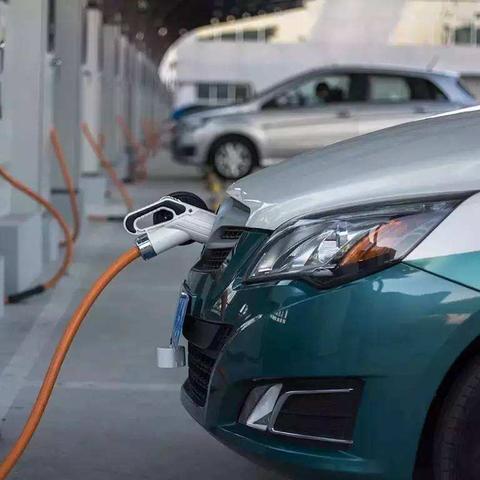 遥遥领先燃油车，电动汽车电池寿命达20年，续航无忧！