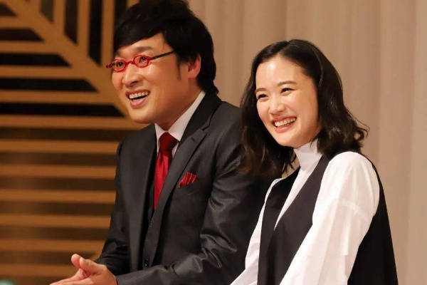 苍井优山里亮太甜蜜首秀，婚后首次同框曝光