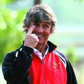 伊万告别国足：荣耀时刻，中国足球教练传奇落幕