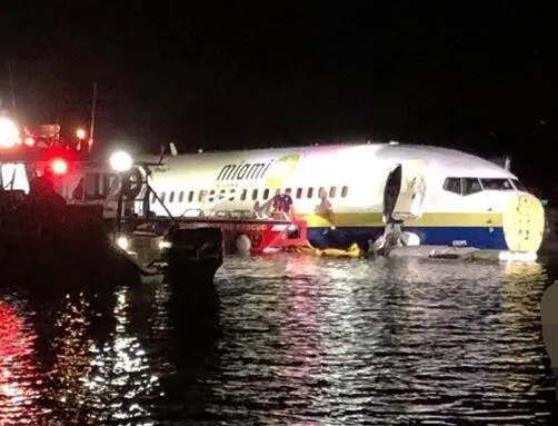 惊险！万米高空波音738故障急降，191人奇迹生还