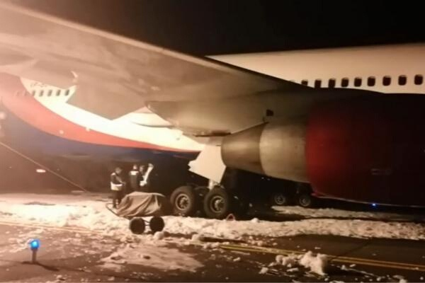 惊险！万米高空波音738故障急降，191人奇迹生还