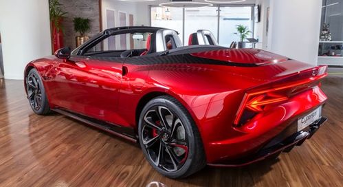 名爵纯电敞篷跑车，全球独享剪刀门体验