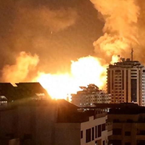 《解限机》第0赛季《燃烧的火雨》12点同步上线！独家揭秘！