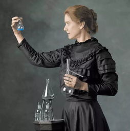 《好莱坞明星抢演中国短剧，日薪翻倍揭秘》